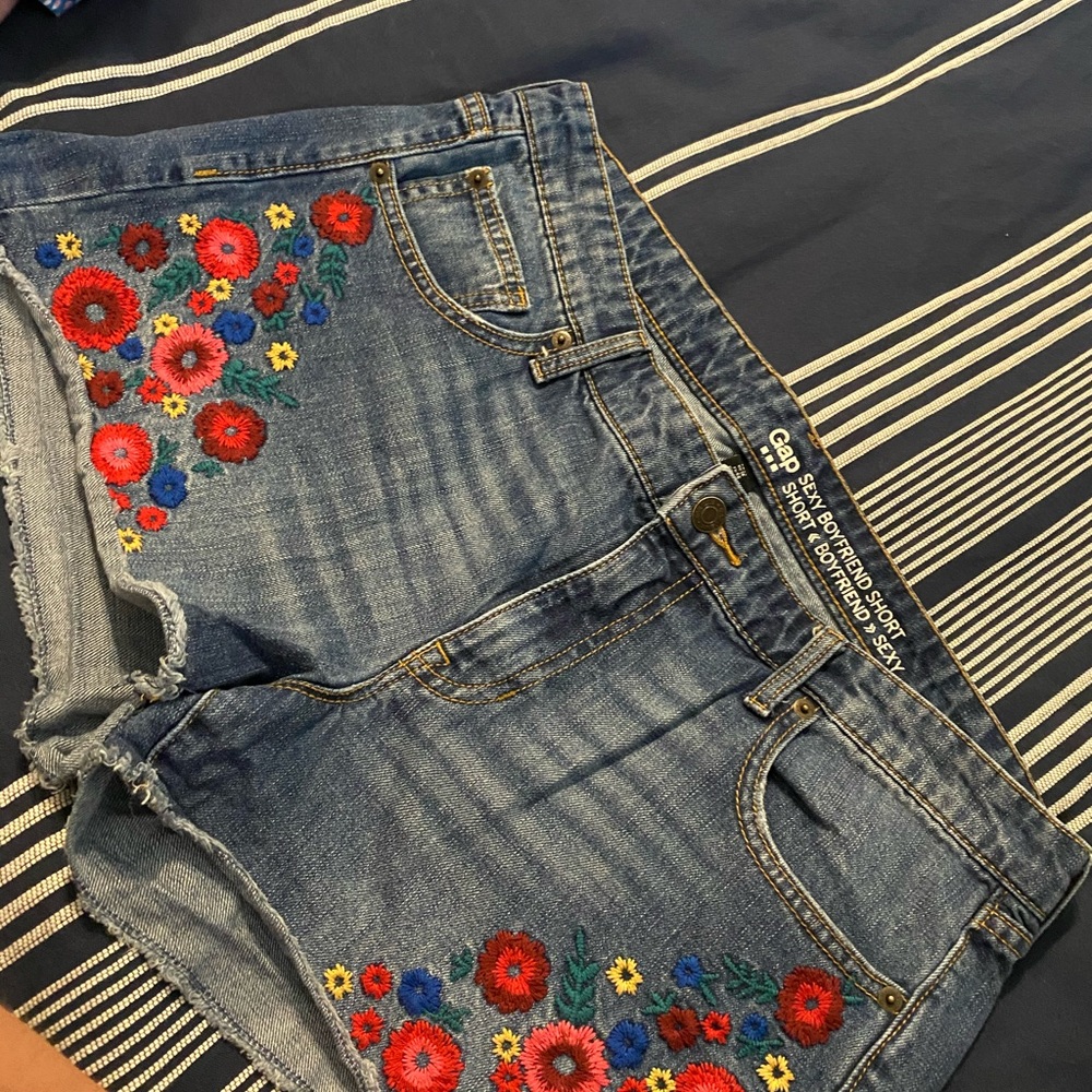 Floral embroidered shorts!